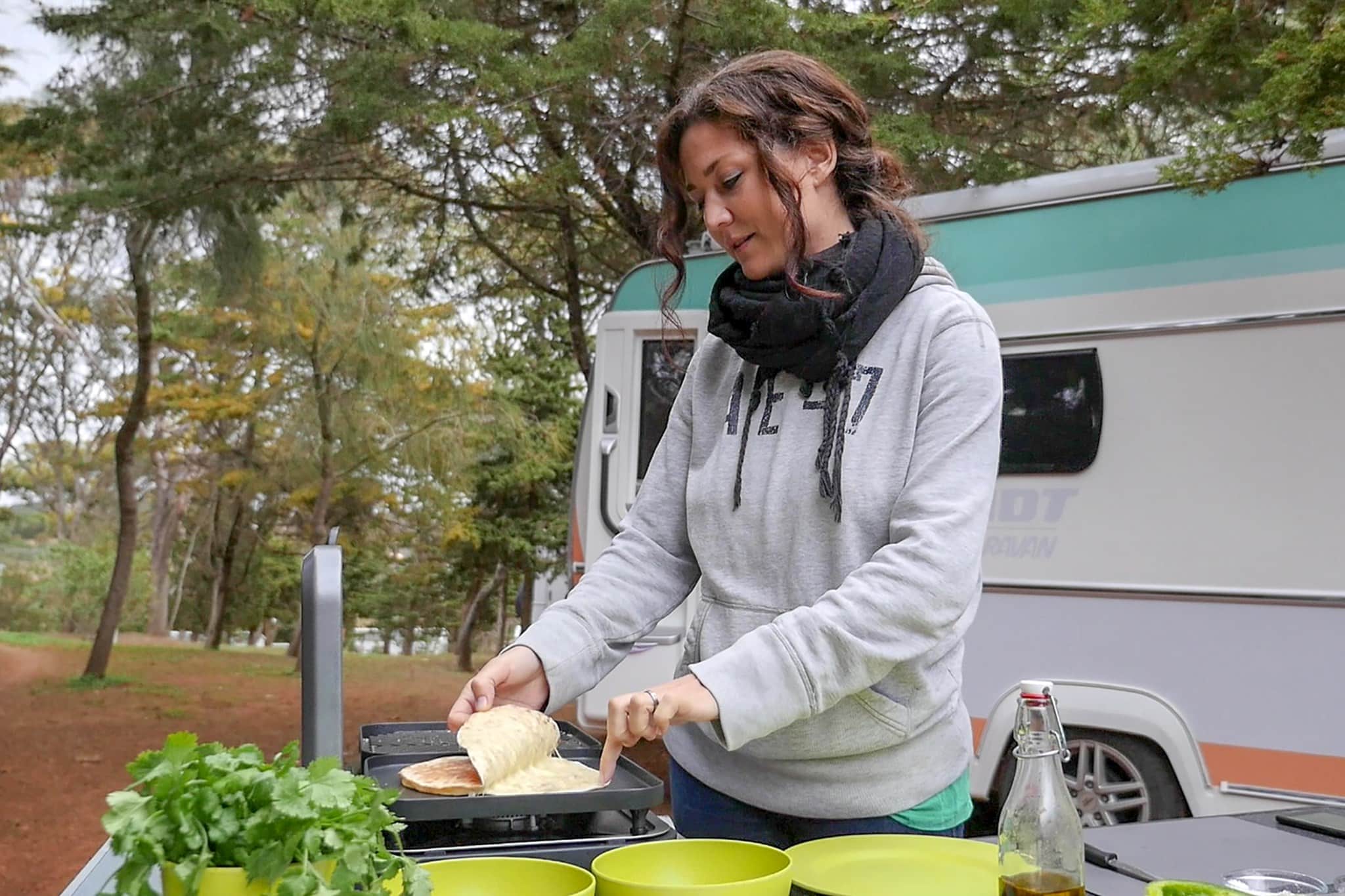 Kamp tarifleri: Karavan ve motokaravanlarda yemek pişirme