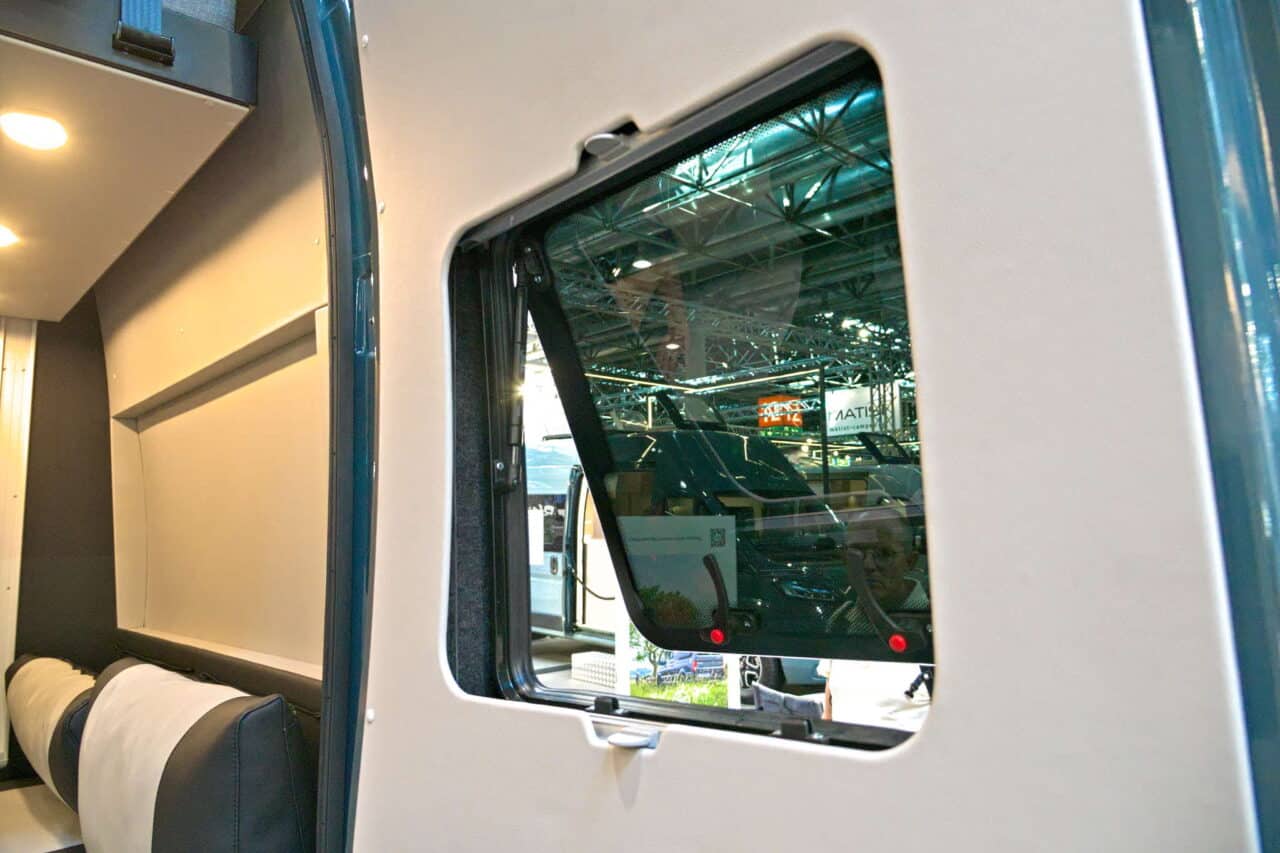 FURGOK X-LOUNGE 600+ (2025) Pencere Karavan Salon 2024