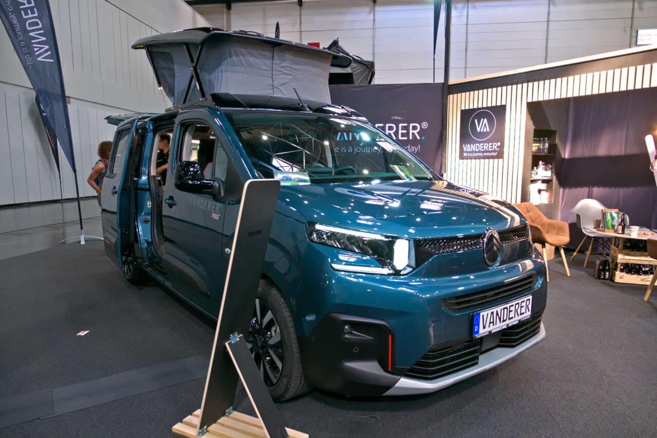 Vanderer One (2025): modüler gövdeli ve uyku tavanlı kompakt mini karavan 1 Vanderer One dış görünüm Citroen Berlingo Caravan Salon 2024