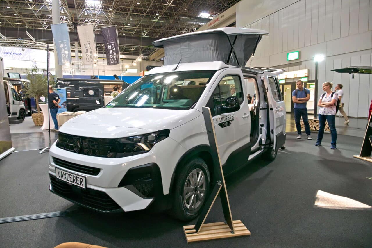 Vanderer One (2025): modüler gövdeli ve uyku tavanlı kompakt mini karavan 2 vanderer one peugeot rifter