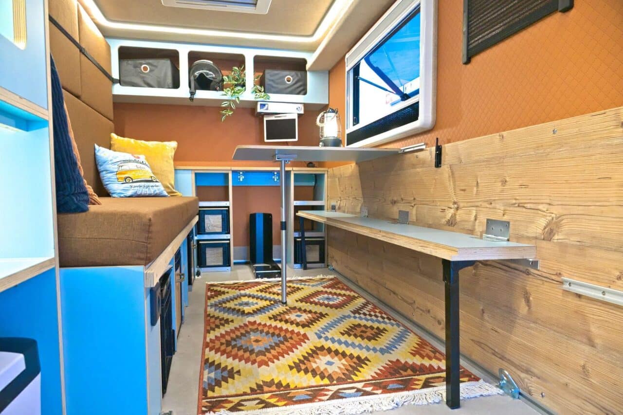 7even50 Mini-Travel (2025) - Çatı çadırlı ve 5 yatağa kadar mini karavan 2 7even50 interieur caravan salon 2024 c jalil landero flores