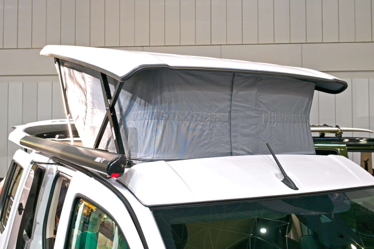 Vanderer One (2025): modüler gövdeli ve uyku tavanlı kompakt mini karavan 4 vanderer one dach 1
