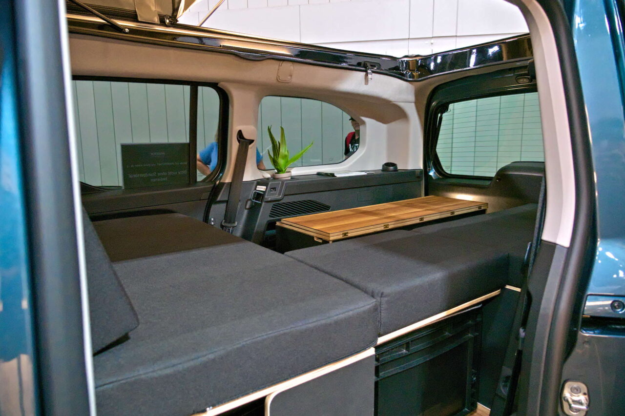 Vanderer One (2025): modüler gövdeli ve uyku tavanlı kompakt mini karavan 8 vanderer one innen 2