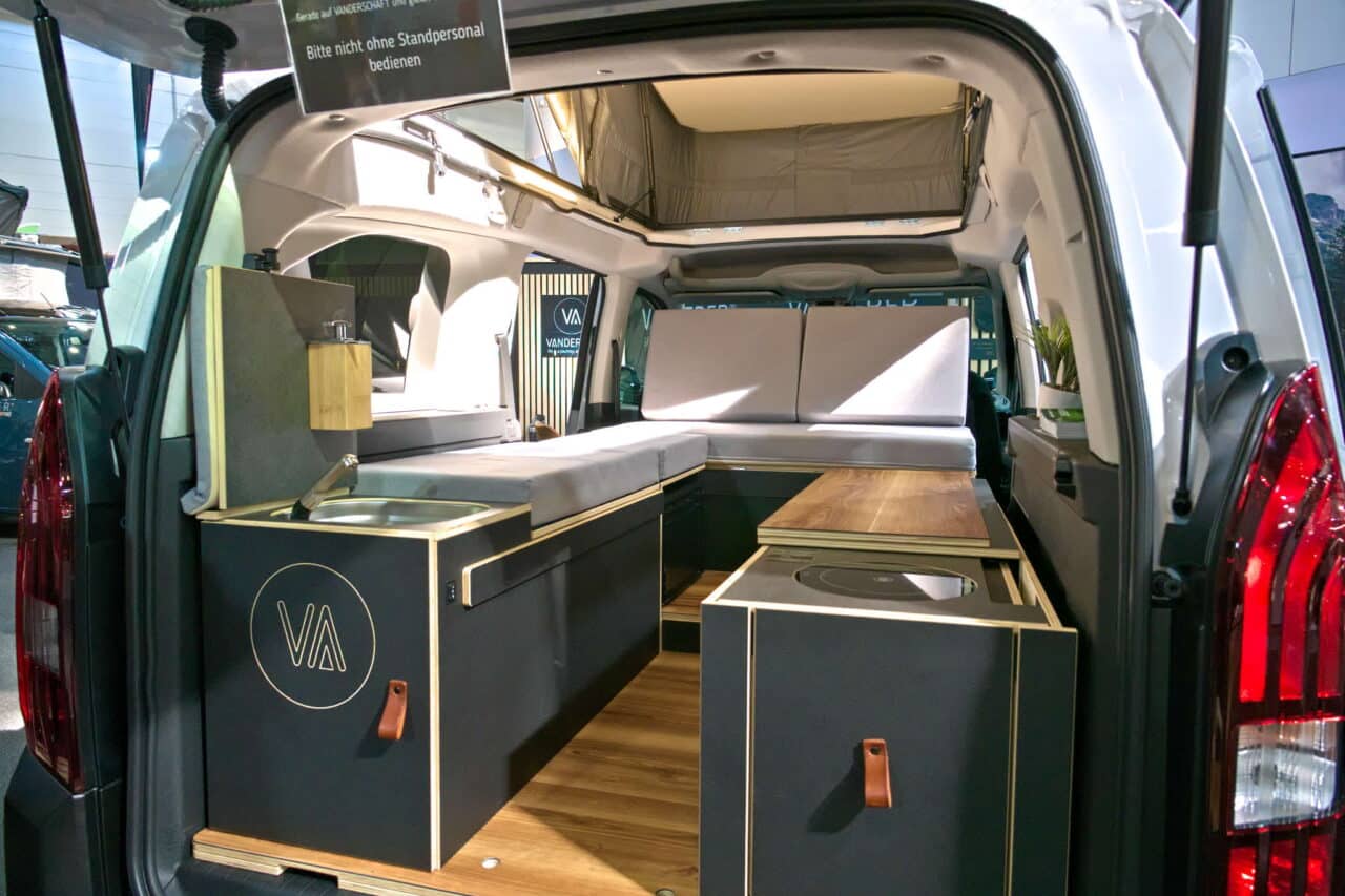 Vanderer One (2025): modüler gövdeli ve uyku tavanlı kompakt mini karavan 7 vanderer one interieur