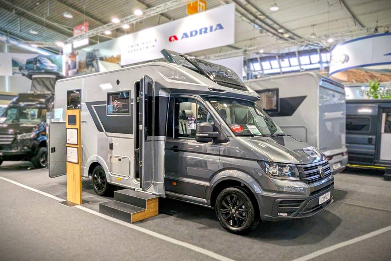 Adria Compact Max SL 2025 - Außenansicht auf der CMT 2025