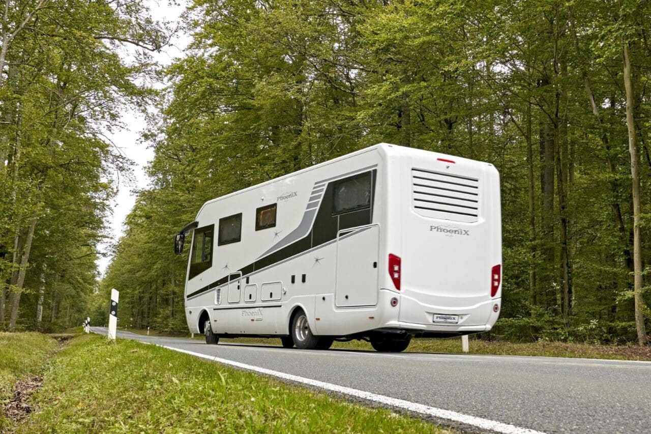 Yenilikçi lüks karavan: Phoenix Top-Liner 9000 BMLX'i sunar