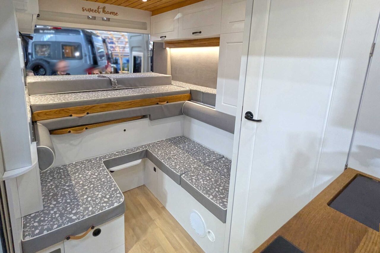 Affinity Freedo (2025): Kır evi cazibesine sahip alışılmadık panelvan 4 affinity freedo sitzgruppe schlafen